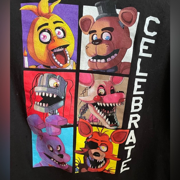 ⚡️3 for $12 boys clothing⚡️
Five Nights at Freddy’s Tshirt size large - Picture 3 of 3
